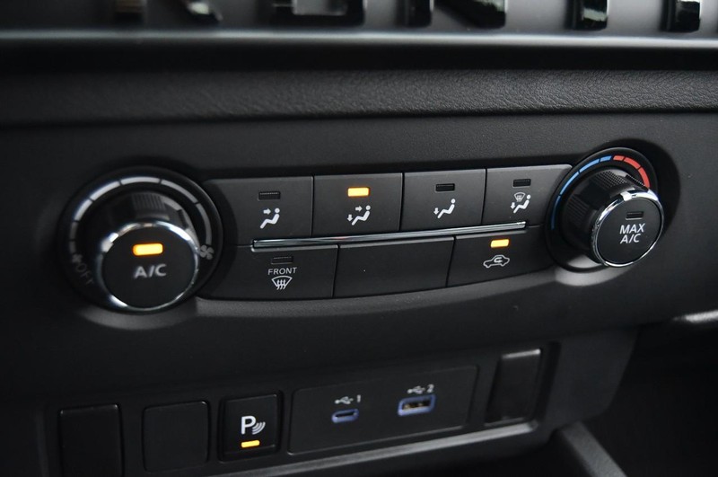 Nissan Frontier Vehicle Full-screen Gallery Image 17