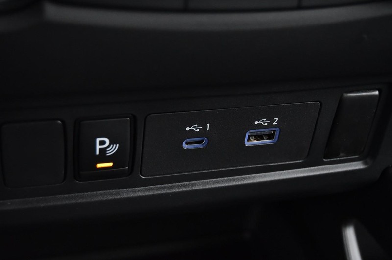 Nissan Frontier Vehicle Full-screen Gallery Image 18