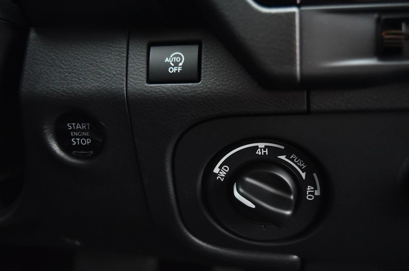 Nissan Frontier Vehicle Full-screen Gallery Image 19