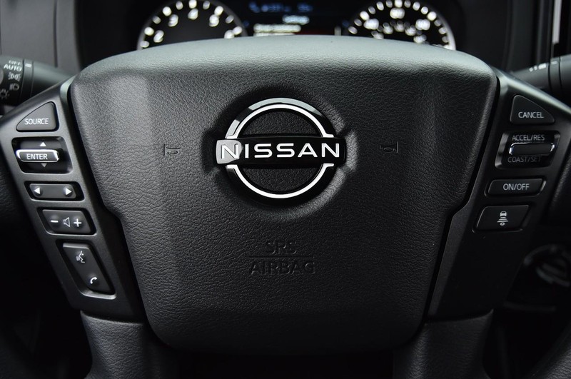 Nissan Frontier Vehicle Full-screen Gallery Image 21