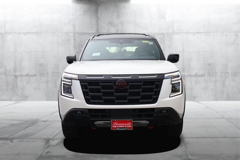 Nissan Armada Vehicle Full-screen Gallery Image 4