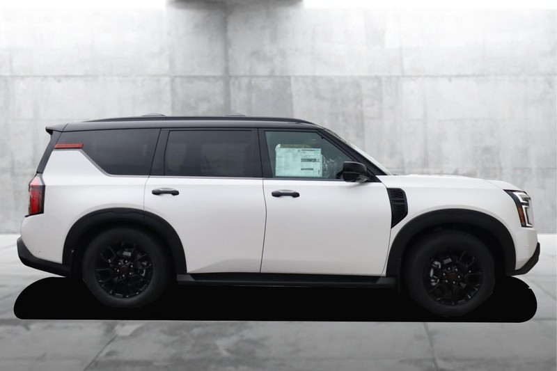 Nissan Armada Vehicle Full-screen Gallery Image 5