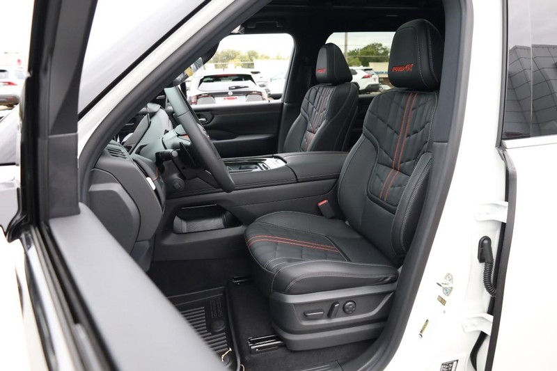 Nissan Armada Vehicle Full-screen Gallery Image 10