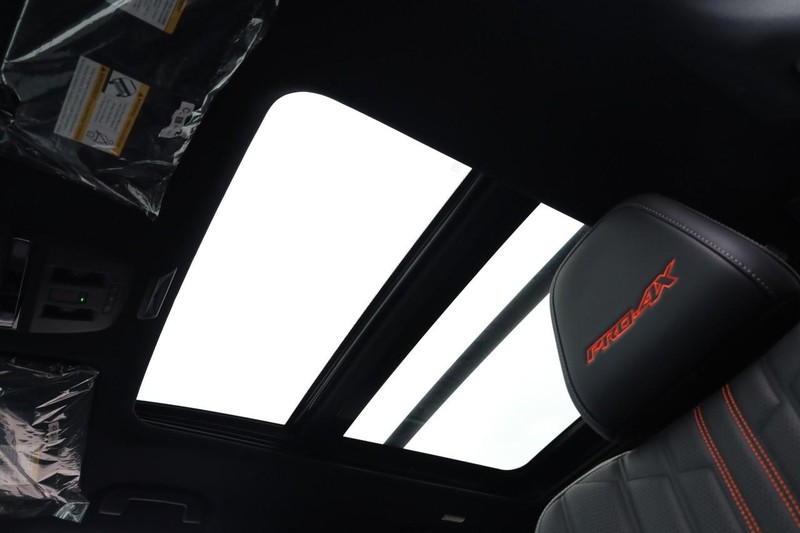 Nissan Armada Vehicle Full-screen Gallery Image 12