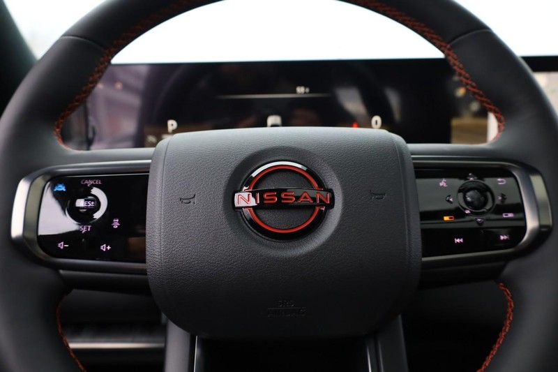 Nissan Armada Vehicle Full-screen Gallery Image 14