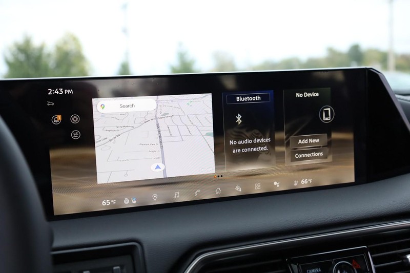 Nissan Armada Vehicle Full-screen Gallery Image 16