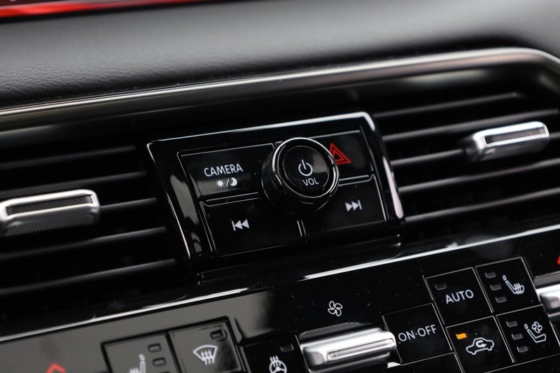 Nissan Armada Vehicle Full-screen Gallery Image 19