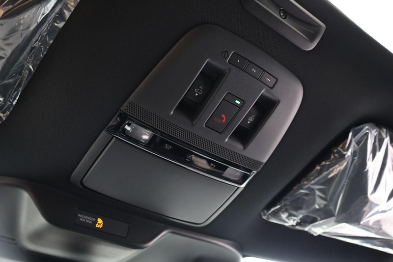 Nissan Armada Vehicle Full-screen Gallery Image 22