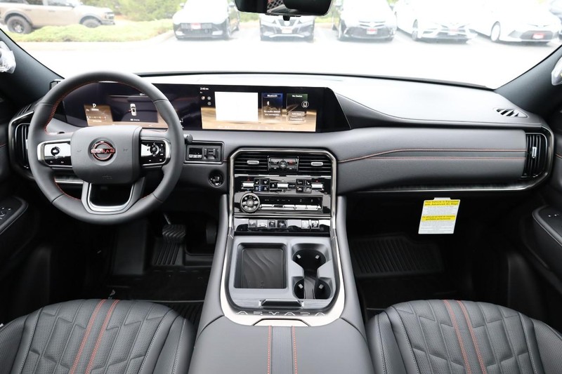 Nissan Armada Vehicle Full-screen Gallery Image 28