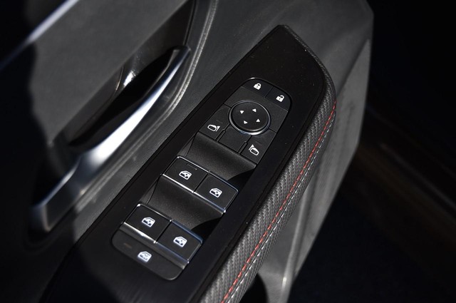 Nissan Kicks Vehicle Image 09