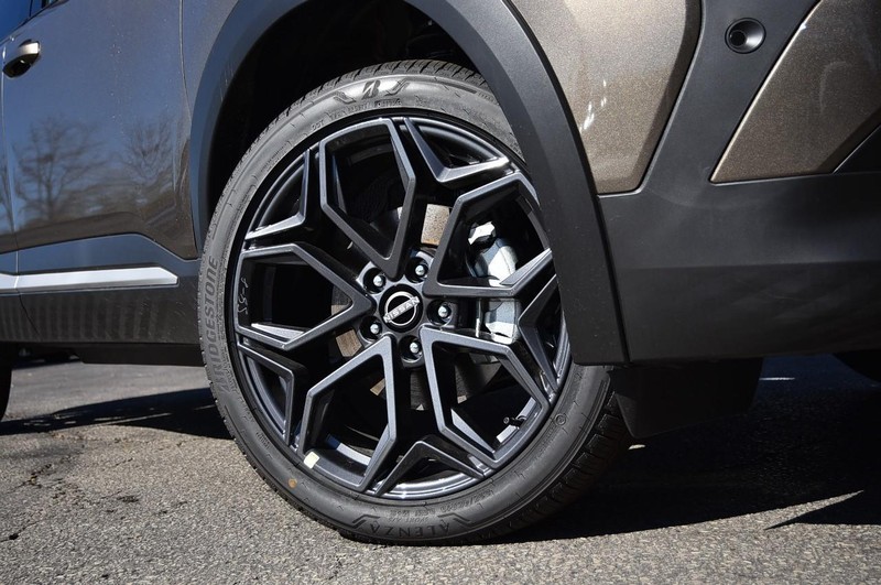 Nissan Kicks Vehicle Image 03