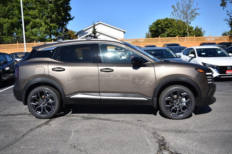 Nissan Kicks Vehicle Image 05