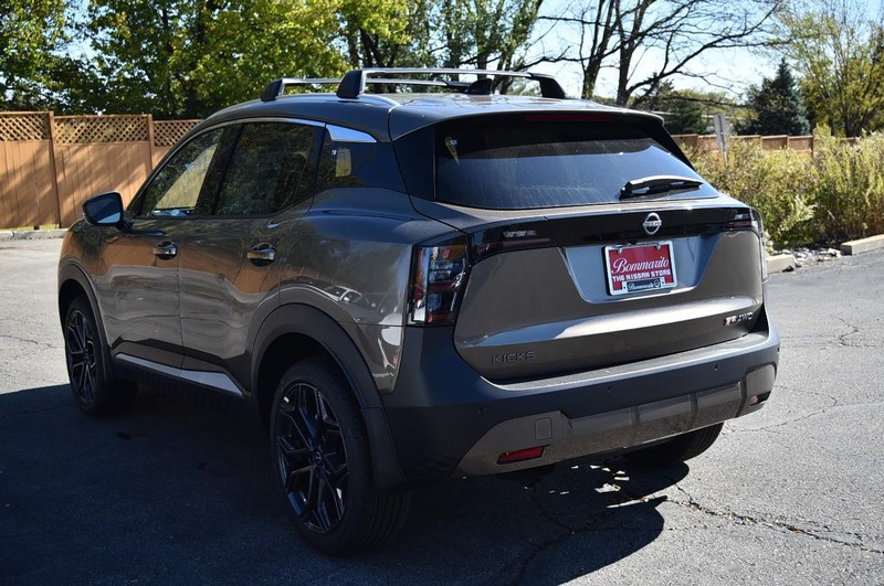 Nissan Kicks Vehicle Image 07