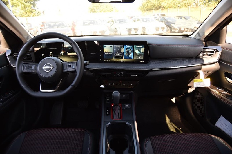 Nissan Kicks Vehicle Image 08