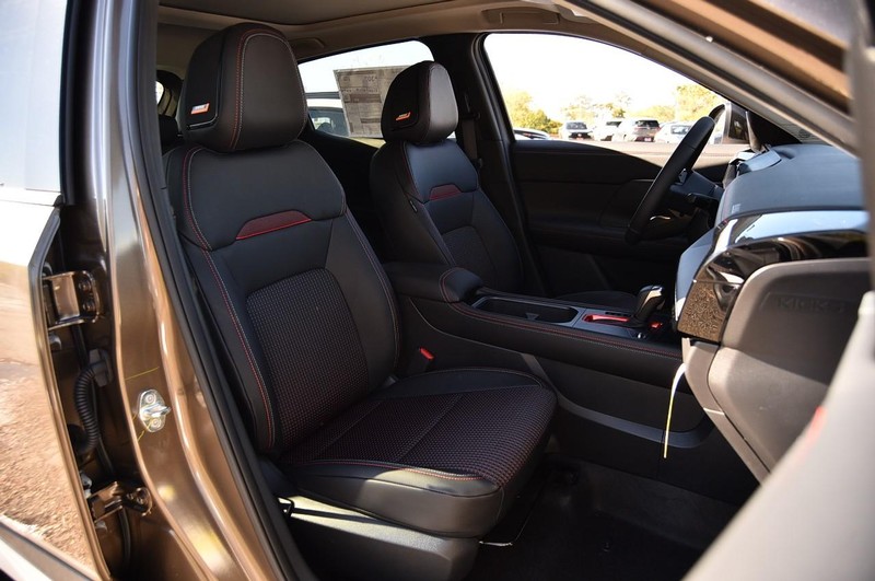 Nissan Kicks Vehicle Image 24