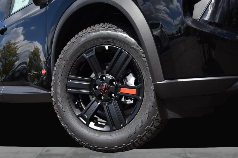 Nissan Rogue Vehicle Full-screen Gallery Image 3