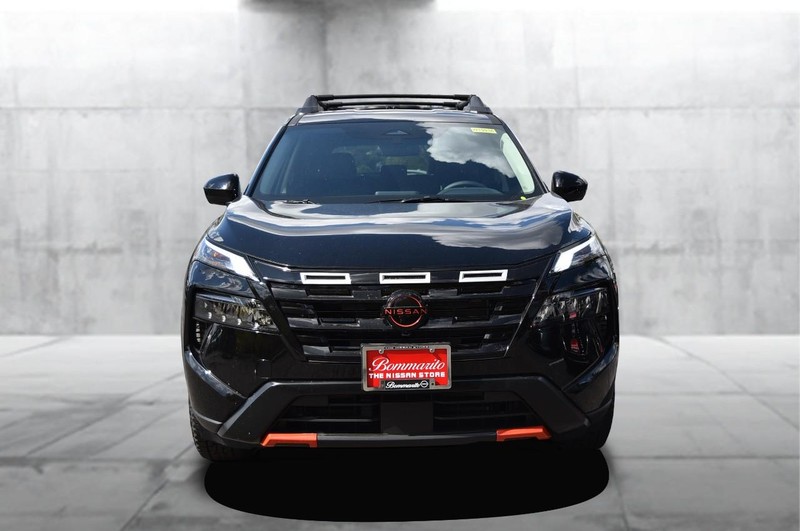 Nissan Rogue Vehicle Full-screen Gallery Image 4