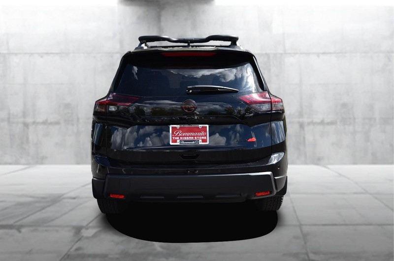 Nissan Rogue Vehicle Full-screen Gallery Image 6