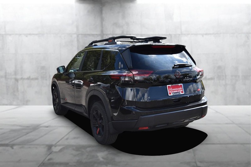 Nissan Rogue Vehicle Full-screen Gallery Image 7