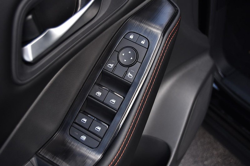 Nissan Rogue Vehicle Full-screen Gallery Image 9