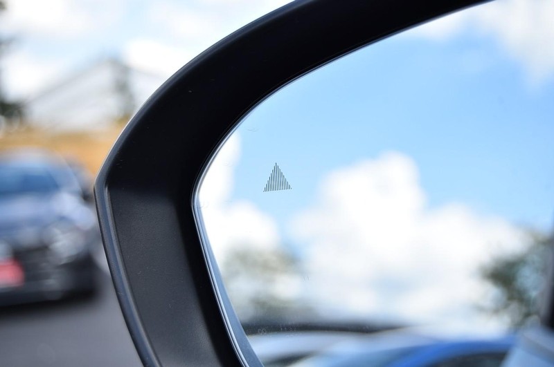 Nissan Rogue Vehicle Full-screen Gallery Image 10