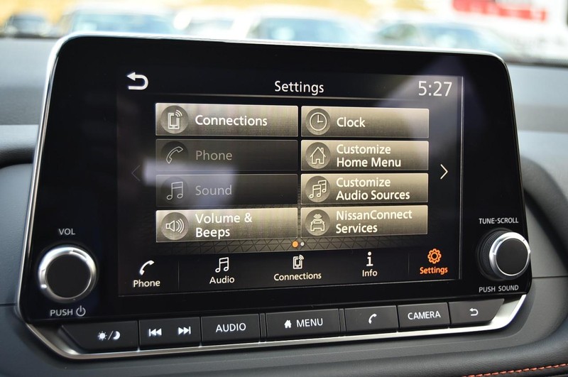 Nissan Rogue Vehicle Full-screen Gallery Image 16