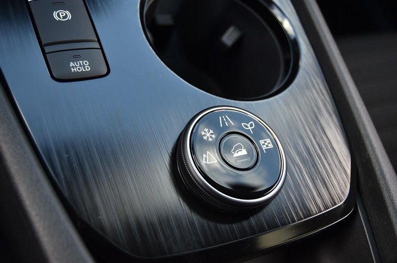 Nissan Rogue Vehicle Full-screen Gallery Image 19