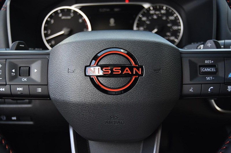 Nissan Rogue Vehicle Full-screen Gallery Image 20