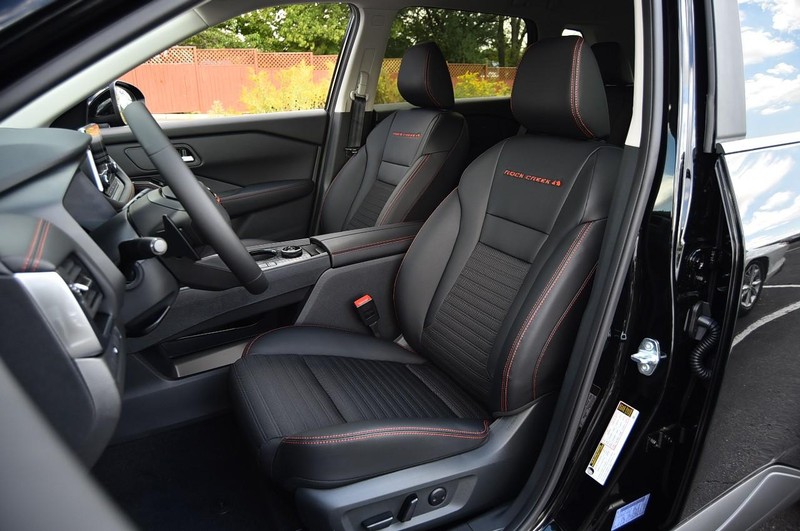 Nissan Rogue Vehicle Full-screen Gallery Image 21