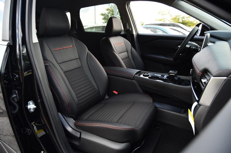 Nissan Rogue Vehicle Full-screen Gallery Image 22