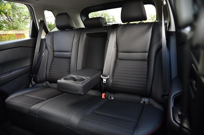 Nissan Rogue Vehicle Full-screen Gallery Image 23