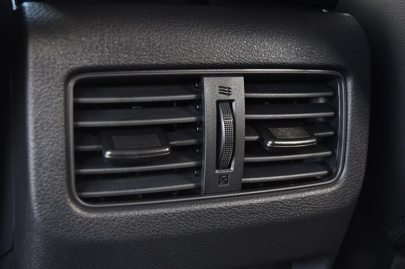 Nissan Rogue Vehicle Full-screen Gallery Image 24