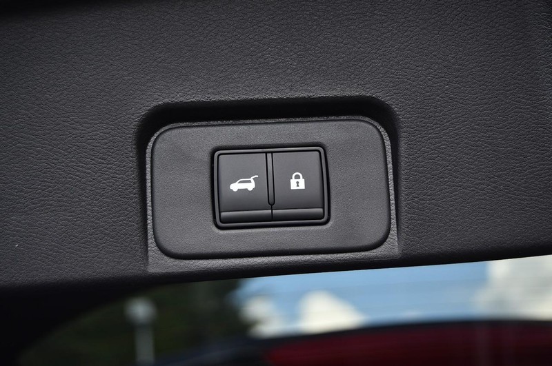 Nissan Rogue Vehicle Full-screen Gallery Image 27