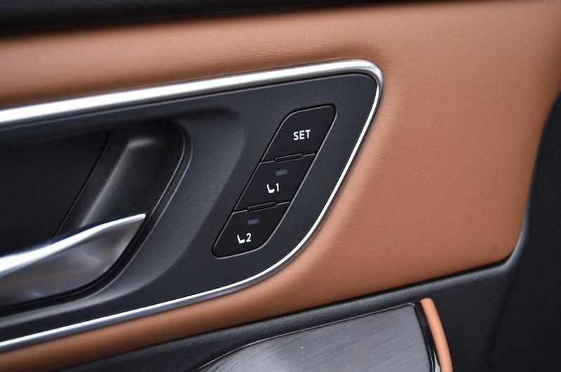 Nissan Rogue Vehicle Full-screen Gallery Image 10