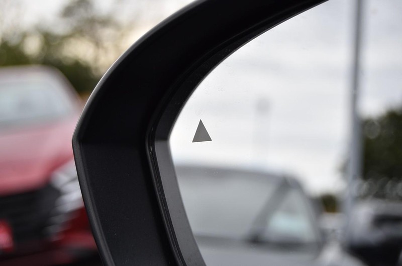 Nissan Rogue Vehicle Full-screen Gallery Image 11