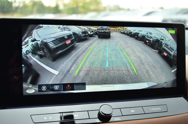 Nissan Rogue Vehicle Full-screen Gallery Image 16