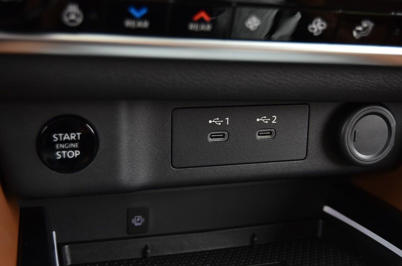 Nissan Rogue Vehicle Full-screen Gallery Image 19