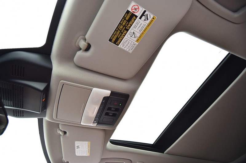 Nissan Rogue Vehicle Full-screen Gallery Image 24