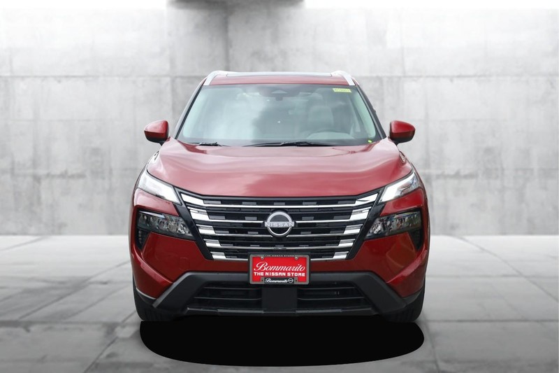 Nissan Rogue Vehicle Full-screen Gallery Image 4