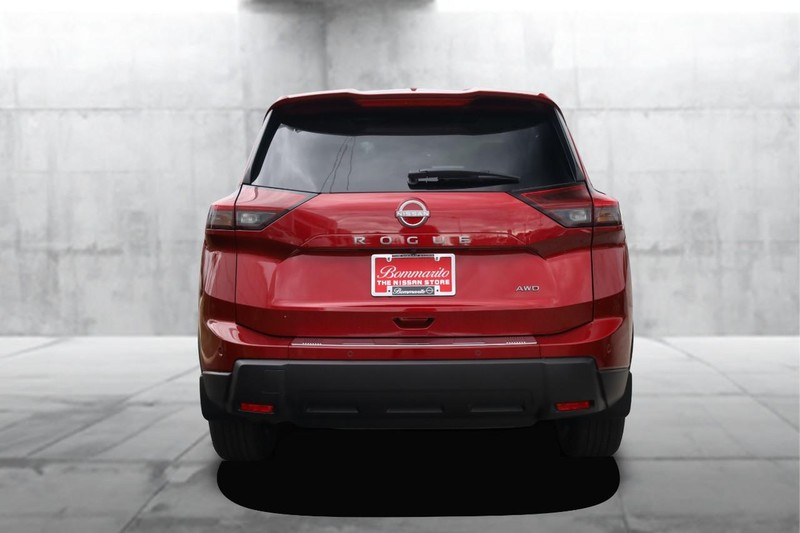 Nissan Rogue Vehicle Full-screen Gallery Image 6