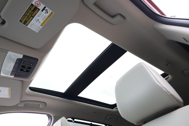 Nissan Rogue Vehicle Full-screen Gallery Image 9