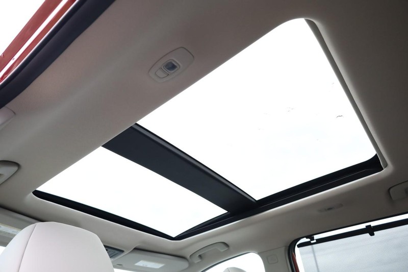 Nissan Rogue Vehicle Full-screen Gallery Image 10