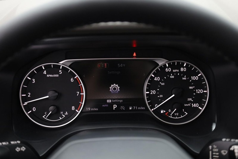 Nissan Rogue Vehicle Full-screen Gallery Image 12