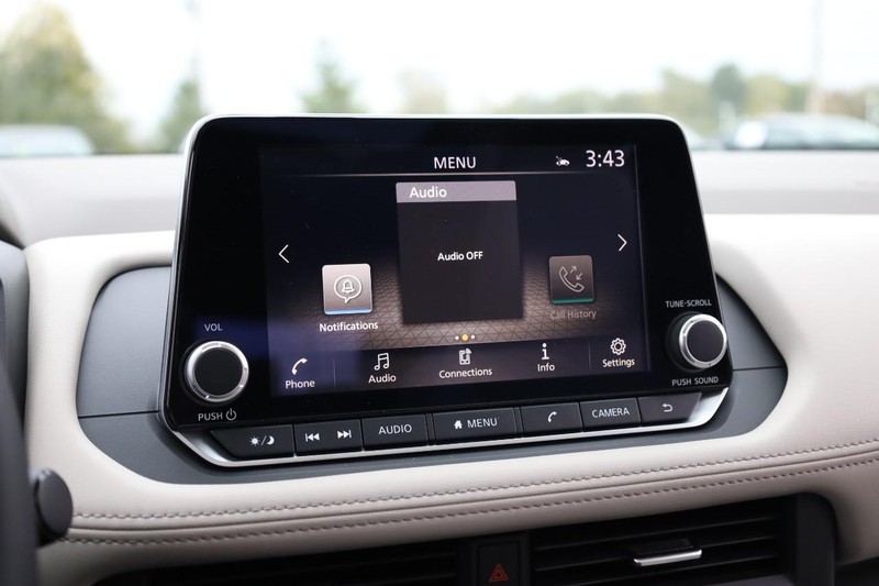 Nissan Rogue Vehicle Full-screen Gallery Image 13