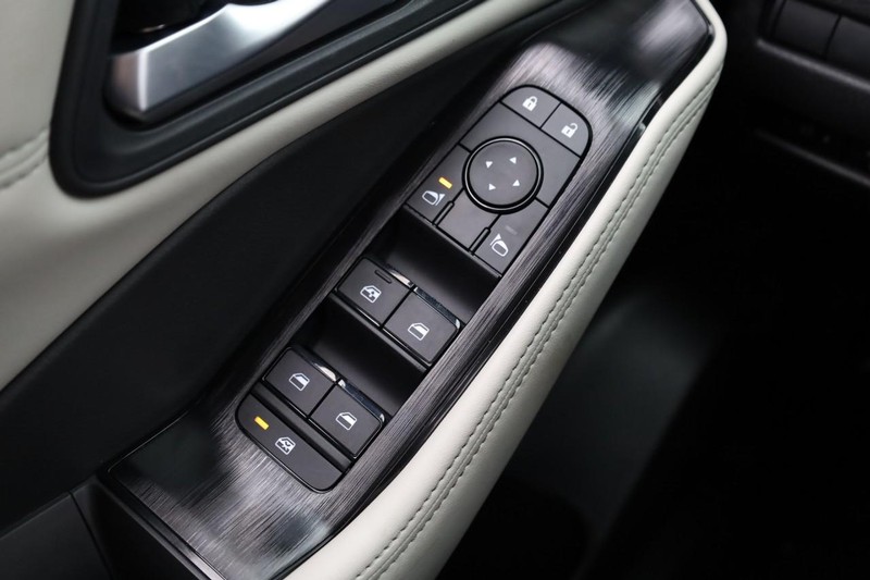 Nissan Rogue Vehicle Full-screen Gallery Image 19