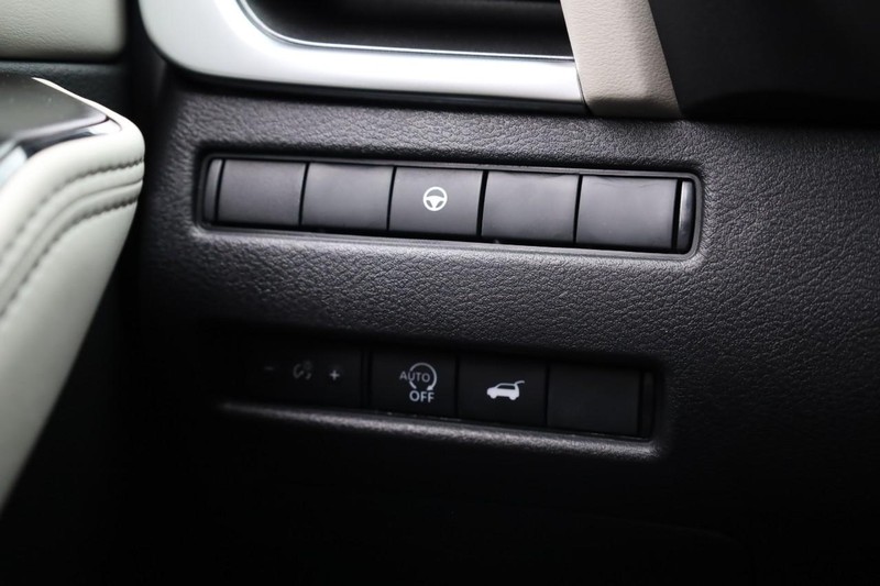 Nissan Rogue Vehicle Full-screen Gallery Image 20