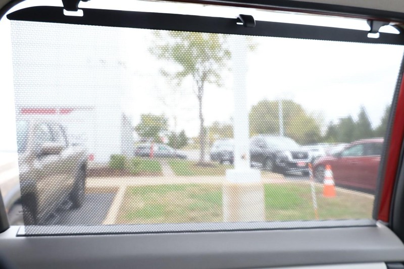 Nissan Rogue Vehicle Full-screen Gallery Image 24