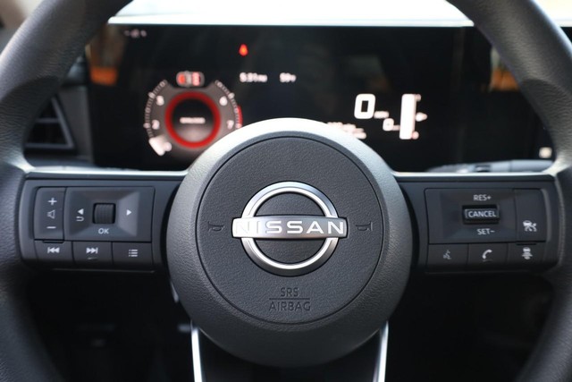 Nissan Kicks Vehicle Image 11