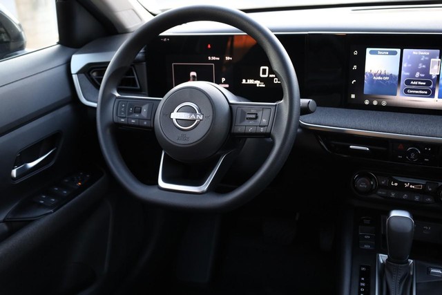 Nissan Kicks Vehicle Image 24