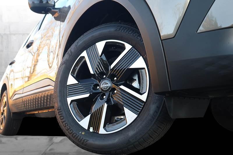 Nissan Kicks Vehicle Full-screen Gallery Image 3